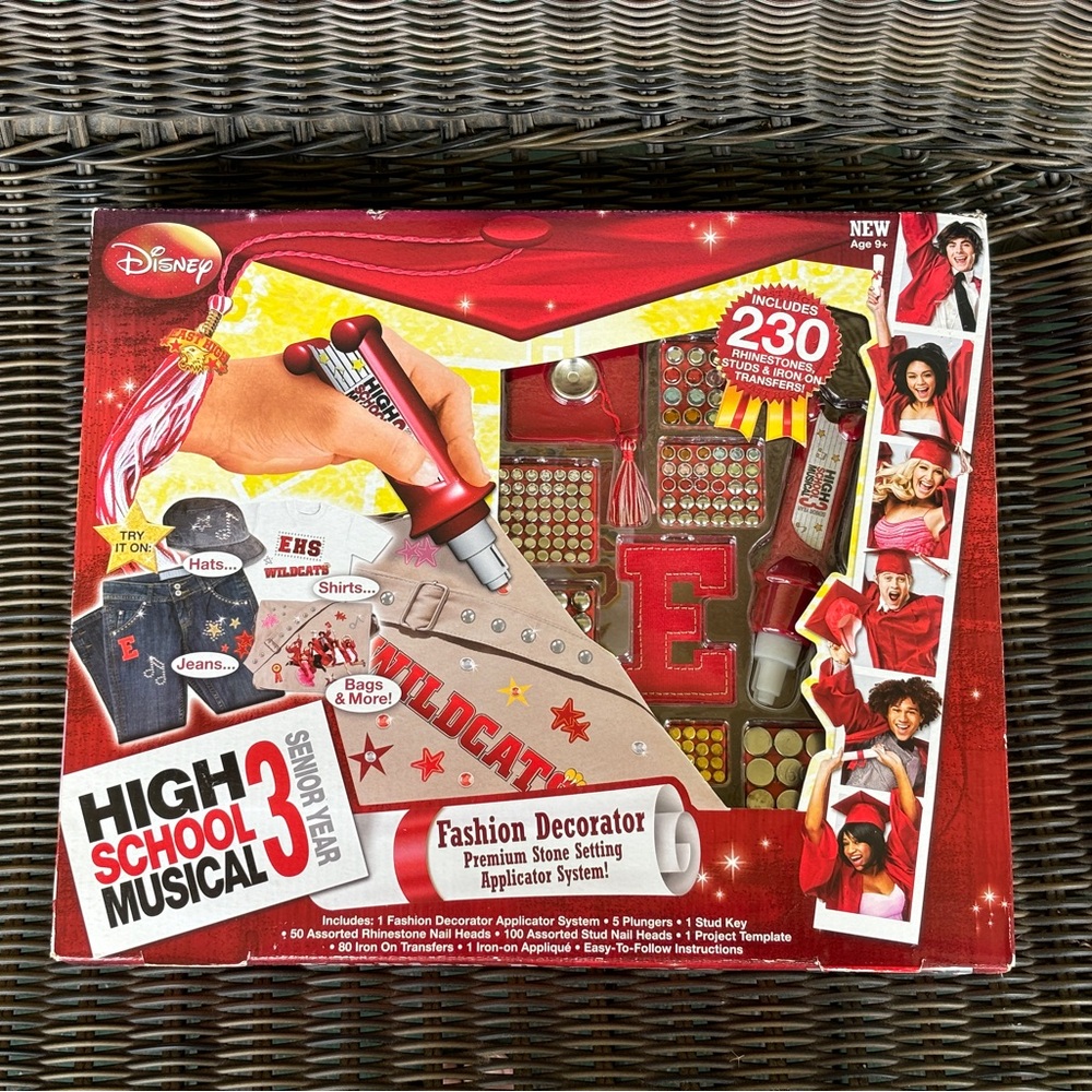 2009 High School Musical 3 Fashion Decorator.  New